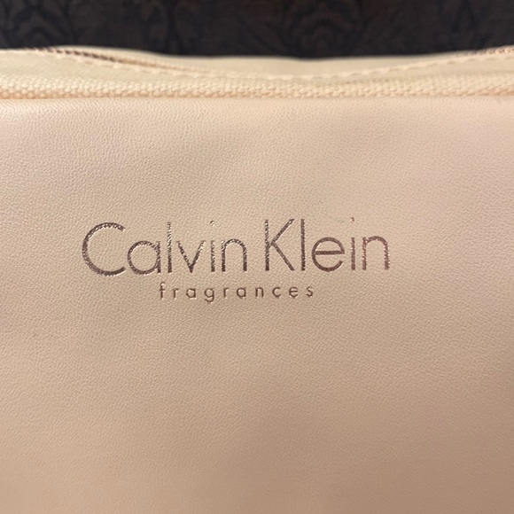 Calvin Klein cosmetic bag NWT - Picture 2 of 6